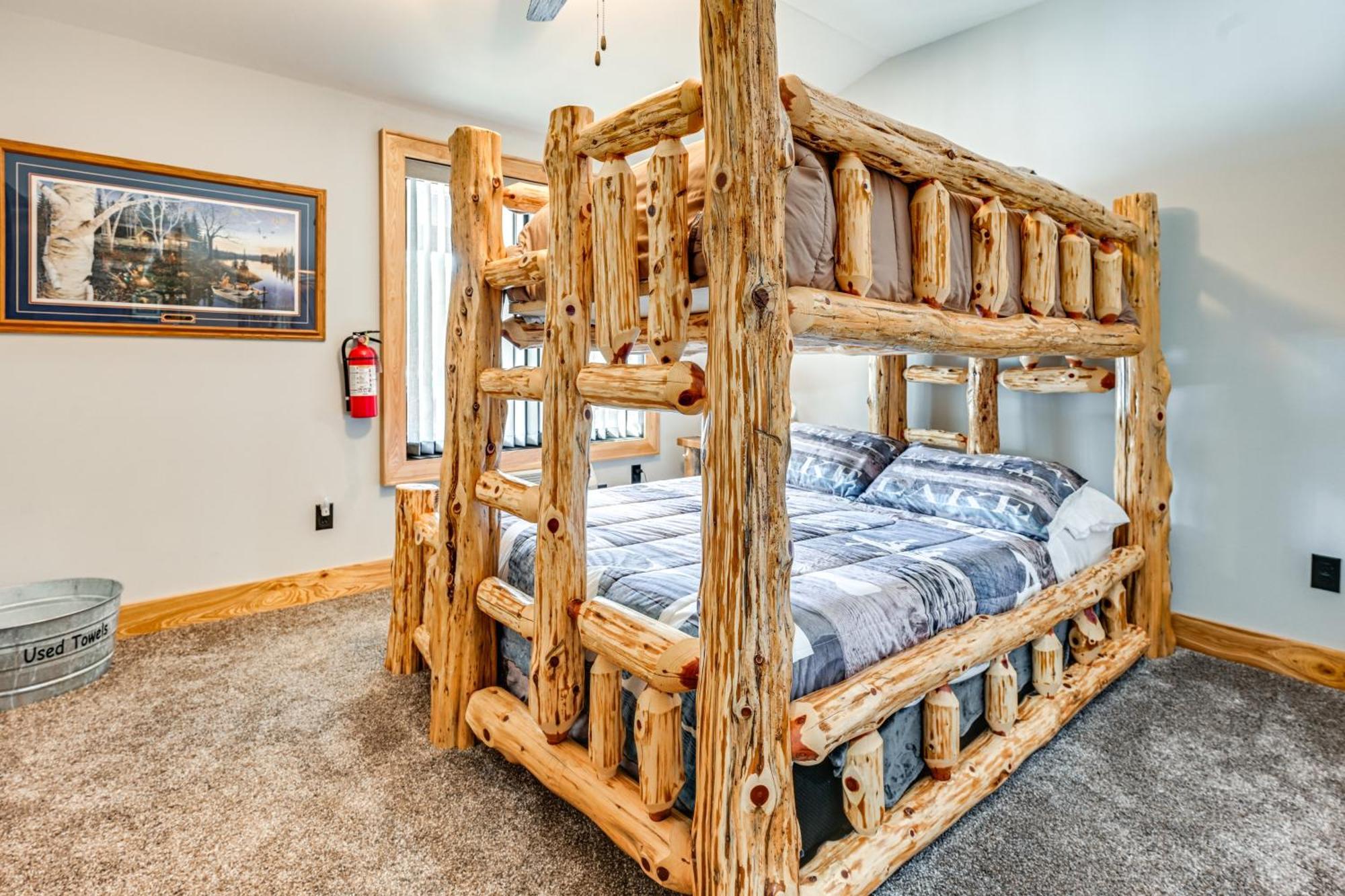 Massive Hatfield Loon Lodge With Roller Rink 외부 사진